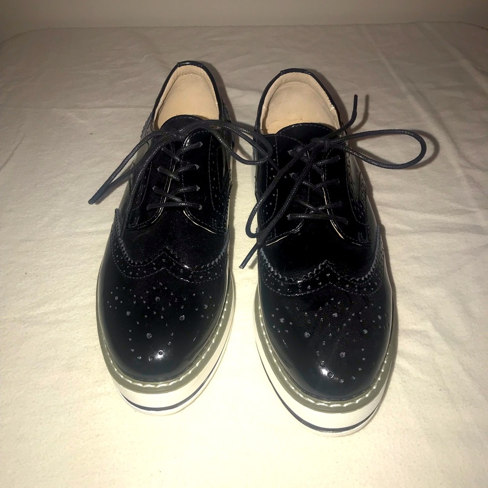 Women's Patent Leather Platform Wingtip Style Shoe